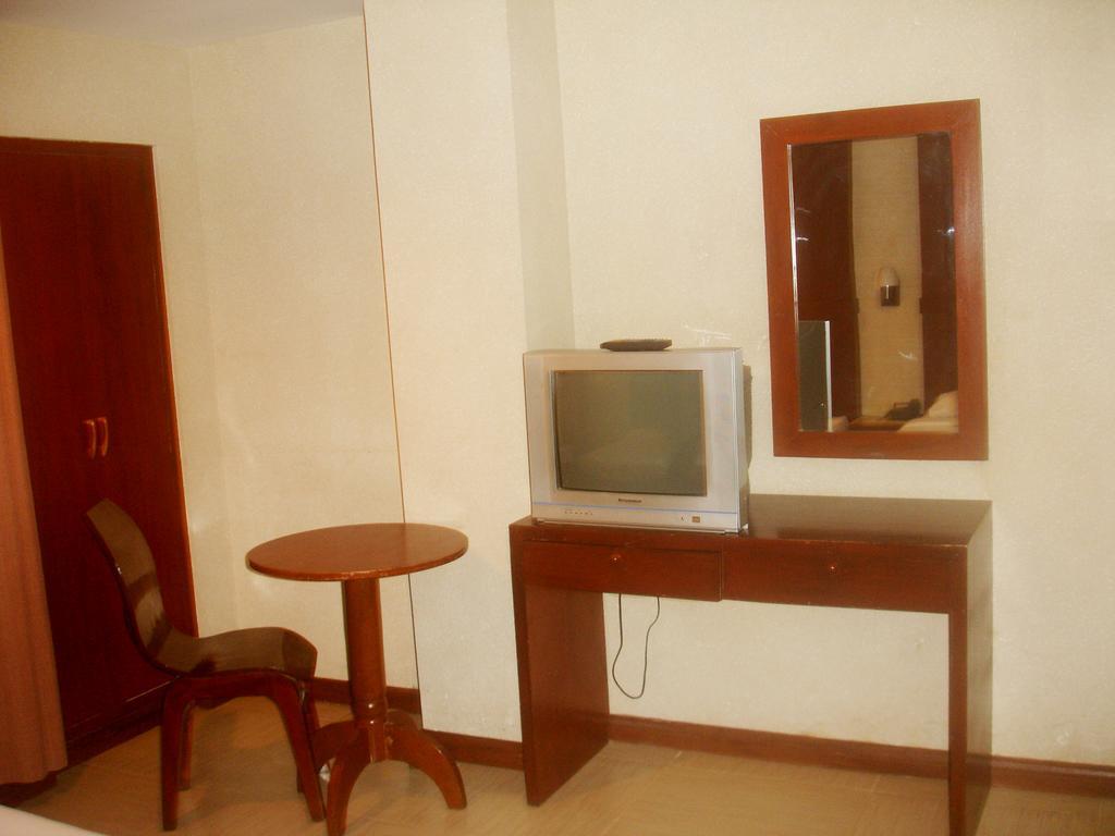 Roxas Midtown Hotel Ruang foto