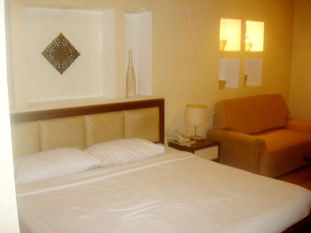 Roxas Midtown Hotel Ruang foto