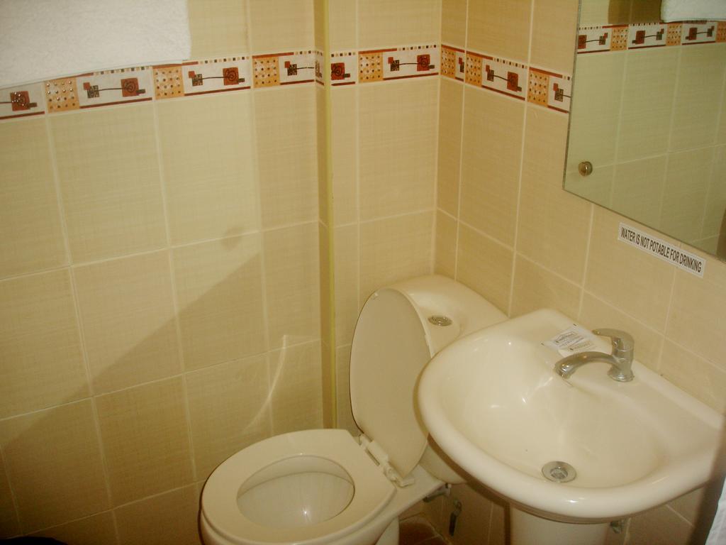 Roxas Midtown Hotel Bagian luar foto