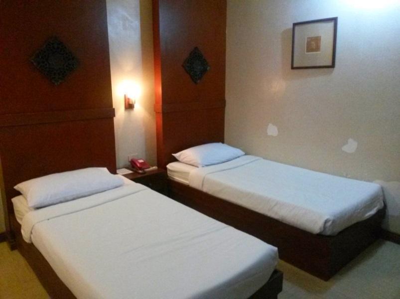 Roxas Midtown Hotel Bagian luar foto