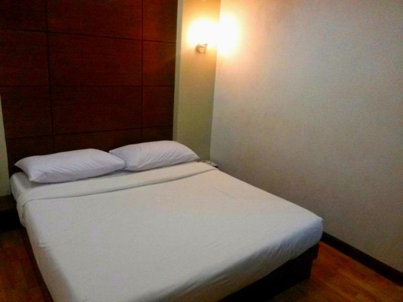Roxas Midtown Hotel Bagian luar foto